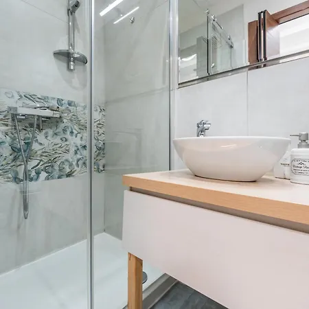 Colombo House クアルトゥ・サンテーレナ